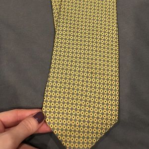 Yellow patterned tie